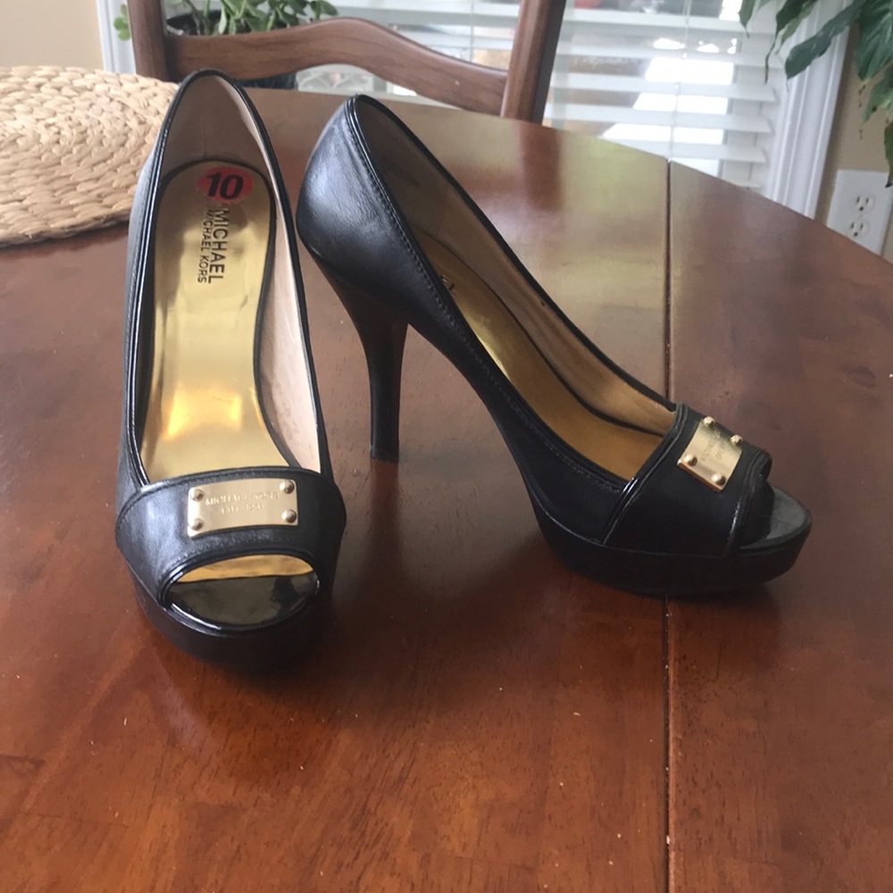 Super cute Peep toe black leather Heels!!!